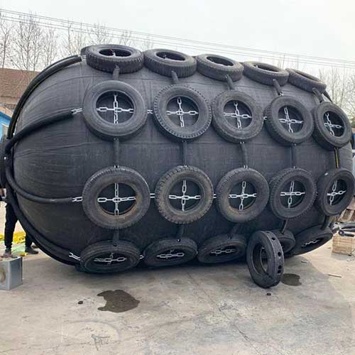 碼頭用聚氨酯實心填充護(hù)舷 聚氨酯噴涂機(jī)(圖1) 碼頭用聚氨酯實心填充護(hù)舷案例